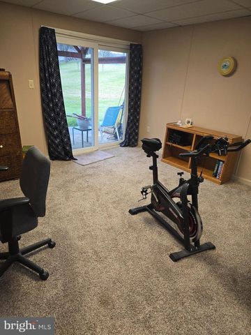 2284 N PENRYN RD, Manheim, PA 17545