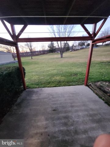 2284 N PENRYN RD, Manheim, PA 17545