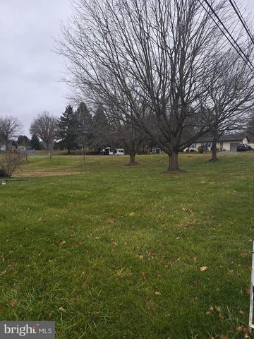 2284 N PENRYN RD, Manheim, PA 17545