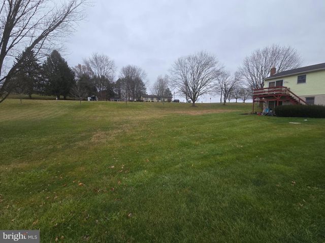 2284 N PENRYN RD, Manheim, PA 17545