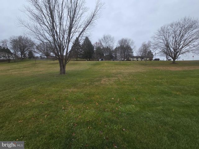 2284 N PENRYN RD, Manheim, PA 17545