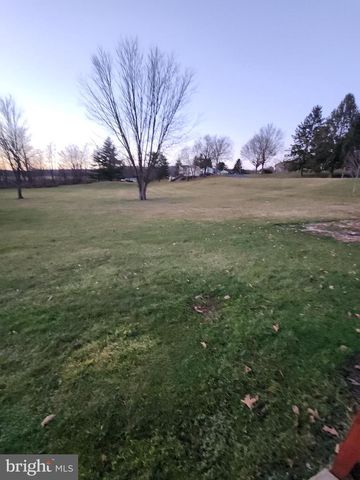 2284 N PENRYN RD, Manheim, PA 17545