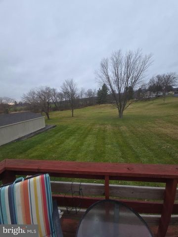 2284 N PENRYN RD, Manheim, PA 17545