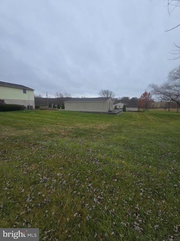 2284 N PENRYN RD, Manheim, PA 17545