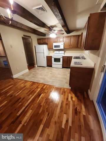 2284 N PENRYN RD, Manheim, PA 17545