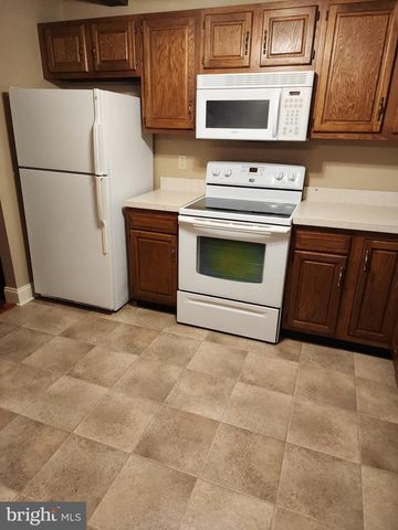 2284 N PENRYN RD, Manheim, PA 17545