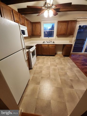 2284 N PENRYN RD, Manheim, PA 17545