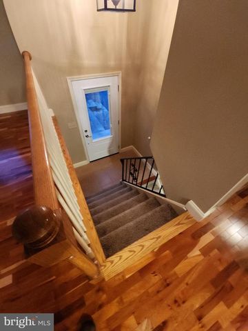 2284 N PENRYN RD, Manheim, PA 17545