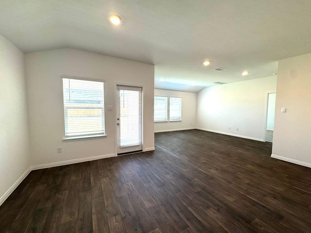 346 Gladiola LOOP, Kyle, TX 78640