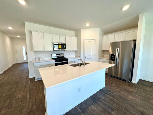 346 Gladiola LOOP, Kyle, TX 78640