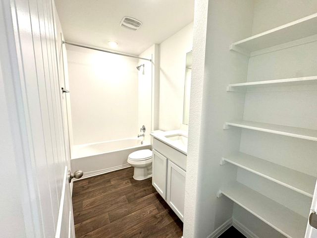 346 Gladiola LOOP, Kyle, TX 78640