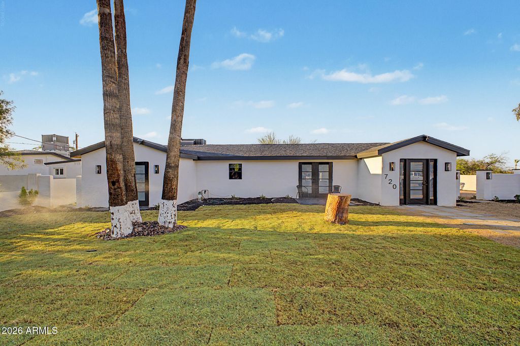 720 E DESERT Lane, Phoenix, AZ 85042 — photo 4