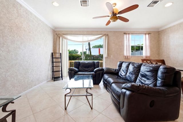 556 Marbella Circle, North Palm Beach, FL 33403