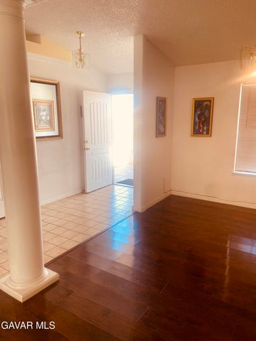 8648 N Loop Boulevard, California City, CA 93505
