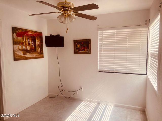 8648 N Loop Boulevard, California City, CA 93505