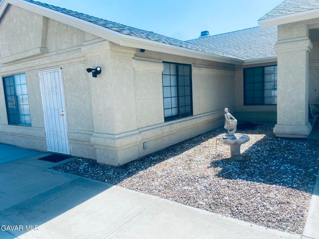 8648 N Loop Boulevard, California City, CA 93505