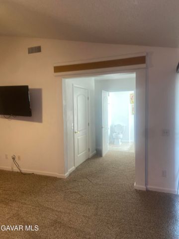 8648 N Loop Boulevard, California City, CA 93505