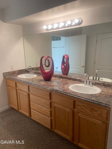 8648 N Loop Boulevard, California City, CA 93505