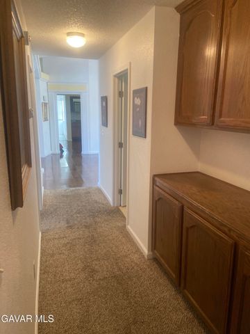 8648 N Loop Boulevard, California City, CA 93505