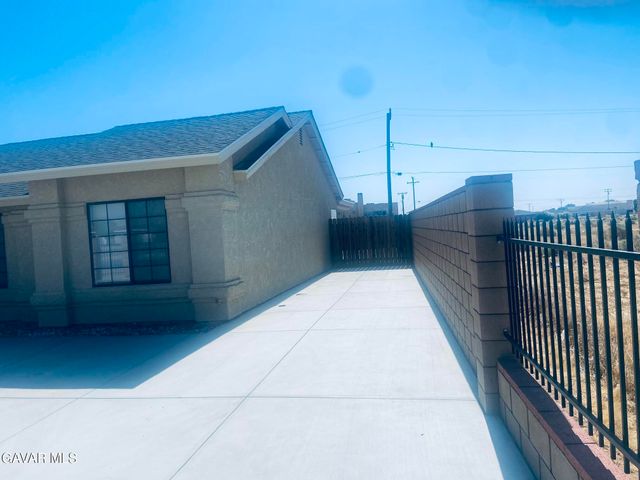 8648 N Loop Boulevard, California City, CA 93505