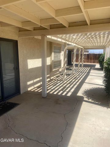 8648 N Loop Boulevard, California City, CA 93505
