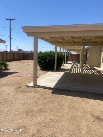 8648 N Loop Boulevard, California City, CA 93505