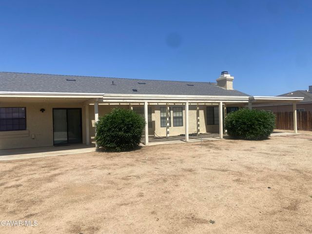 8648 N Loop Boulevard, California City, CA 93505