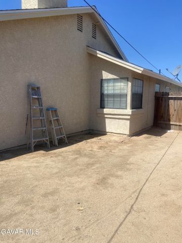 8648 N Loop Boulevard, California City, CA 93505