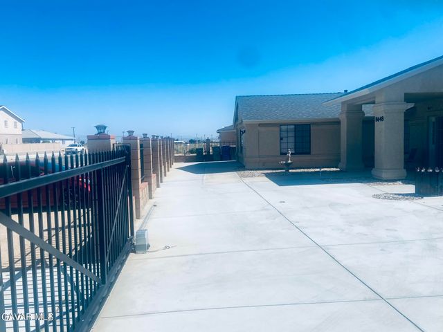 8648 N Loop Boulevard, California City, CA 93505