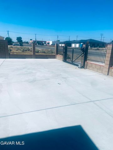 8648 N Loop Boulevard, California City, CA 93505