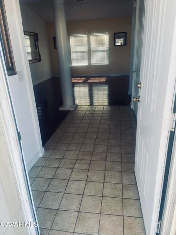 8648 N Loop Boulevard, California City, CA 93505