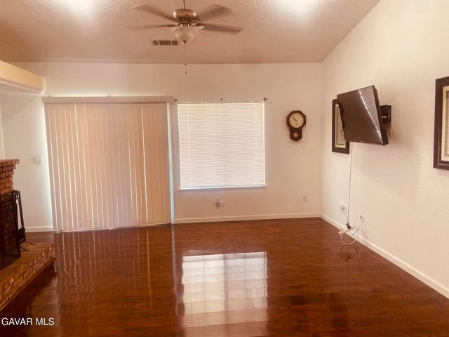 8648 N Loop Boulevard, California City, CA 93505