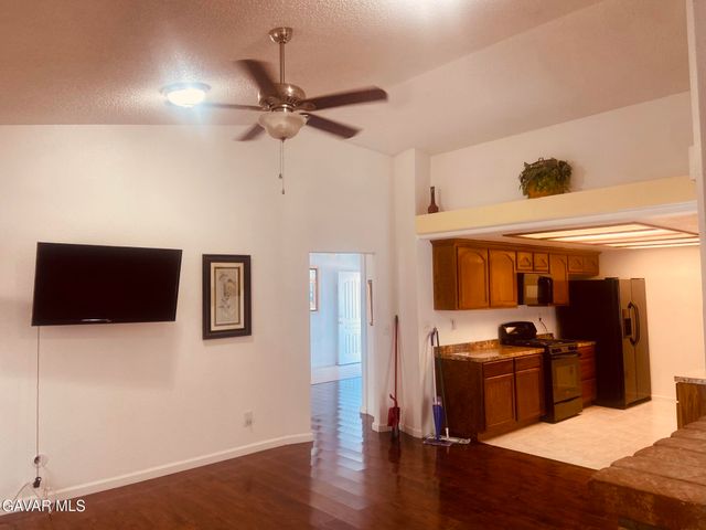 8648 N Loop Boulevard, California City, CA 93505