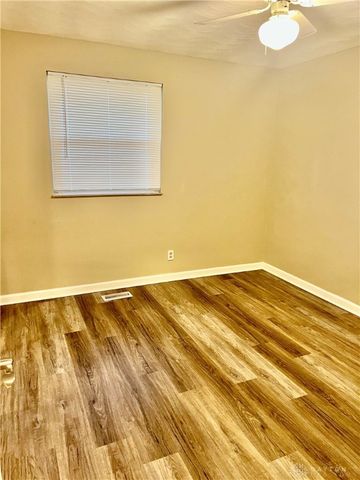 1294 Rona Parkway Drive, Fairborn, OH 45324