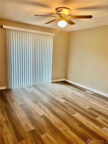 1294 Rona Parkway Drive, Fairborn, OH 45324