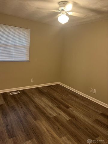 1294 Rona Parkway Drive, Fairborn, OH 45324