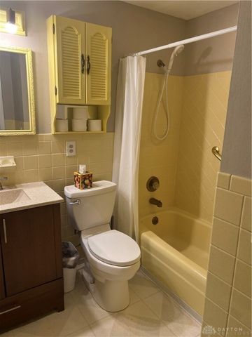 1294 Rona Parkway Drive, Fairborn, OH 45324