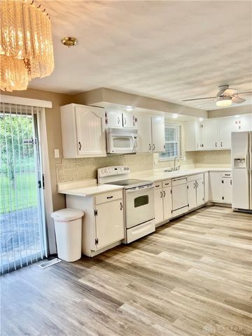 1294 Rona Parkway Drive, Fairborn, OH 45324