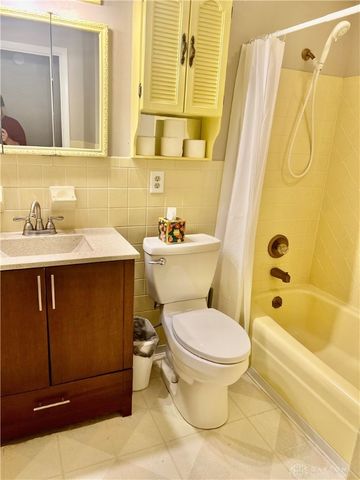1294 Rona Parkway Drive, Fairborn, OH 45324