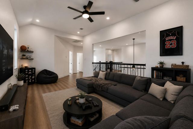 741 S Carroll Street, La Porte, TX 77571