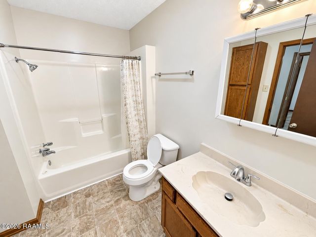 111 Shekel Drive C, Lafayette, LA 70508