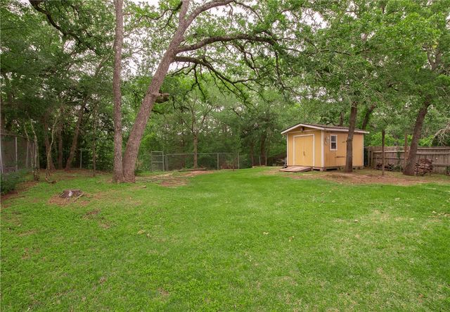 304 Copper Falls Drive, Bryan, TX 77803