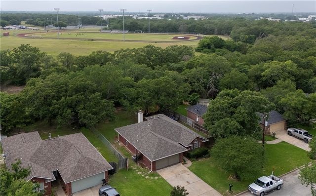 304 Copper Falls Drive, Bryan, TX 77803