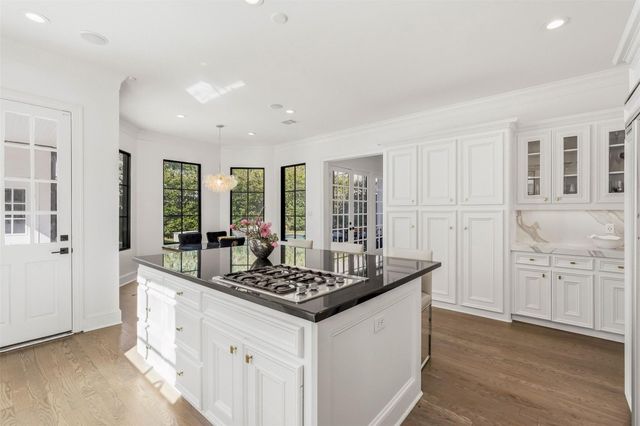 5042 Cedar Creek Drive, Houston, TX 77056