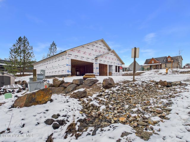 101 Happy Trails LN, Pinehurst, ID 83850