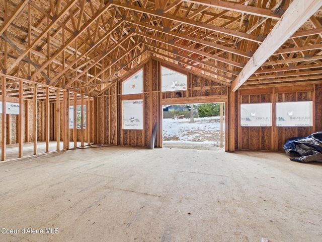 101 Happy Trails LN, Pinehurst, ID 83850