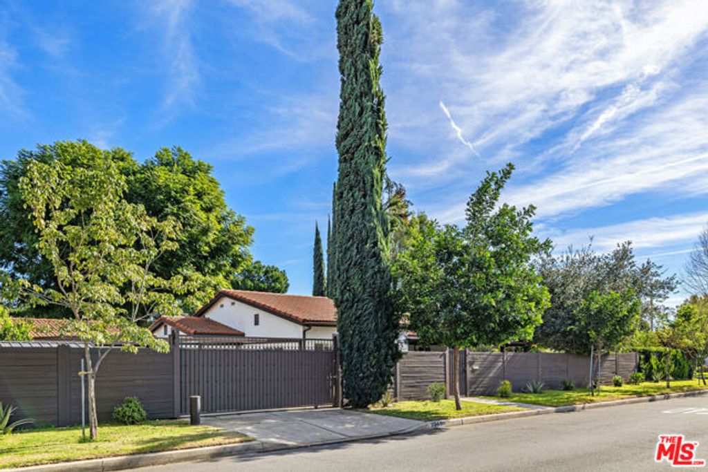 7340 Farralone Avenue, Canoga Park (los Angeles), CA 91303