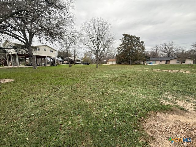 112 Lake Forrest Dr., Seguin, TX 78155