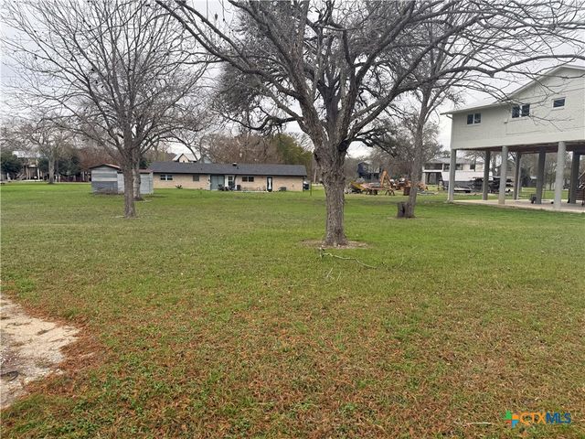 112 Lake Forrest Dr., Seguin, TX 78155
