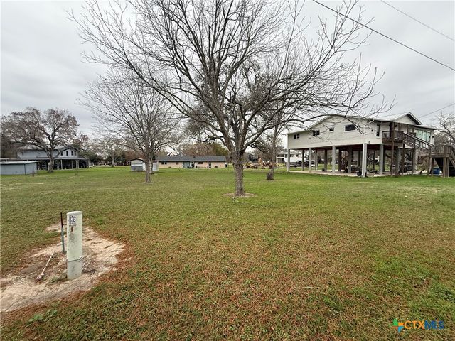 112 Lake Forrest Dr., Seguin, TX 78155